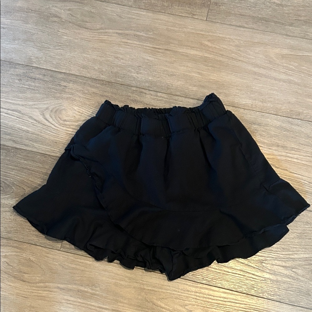 SHEIN Black Ruffled Shorts/Skort‎ Size M
